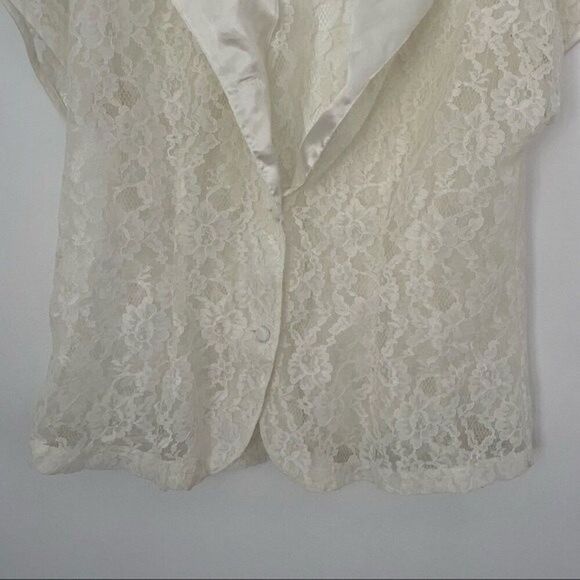Vintage 1970s Victoria Secret Gold Label Cap Sleeve Ivory Lace Button down - Picture 9 of 13